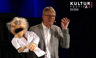 Videostandbild Kulturfestival SH mit Bauchredner Jörg Jará